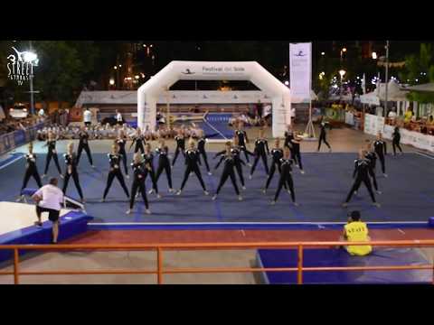 Street Gymnastics with Viborg GF Junior Girls Teamgym to Festival del Sole
